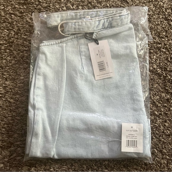 🐞NWT WeWoreWhat Denim Cut Out Skirt - Medium - Picture 4 of 6